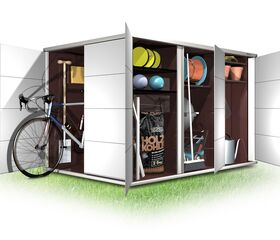 . Ein Geräteschuppen mit Fahrrad, Kohle, Gartenwerkzeug, Gießkanne, Bällen, Töpfen und weiterem Zubehör.